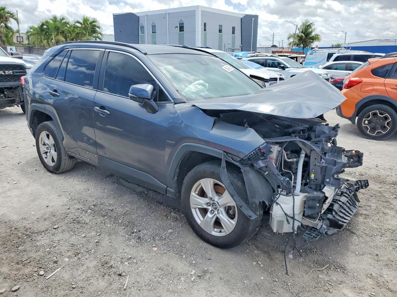 2021 Toyota Rav4 Xle - Фото 4