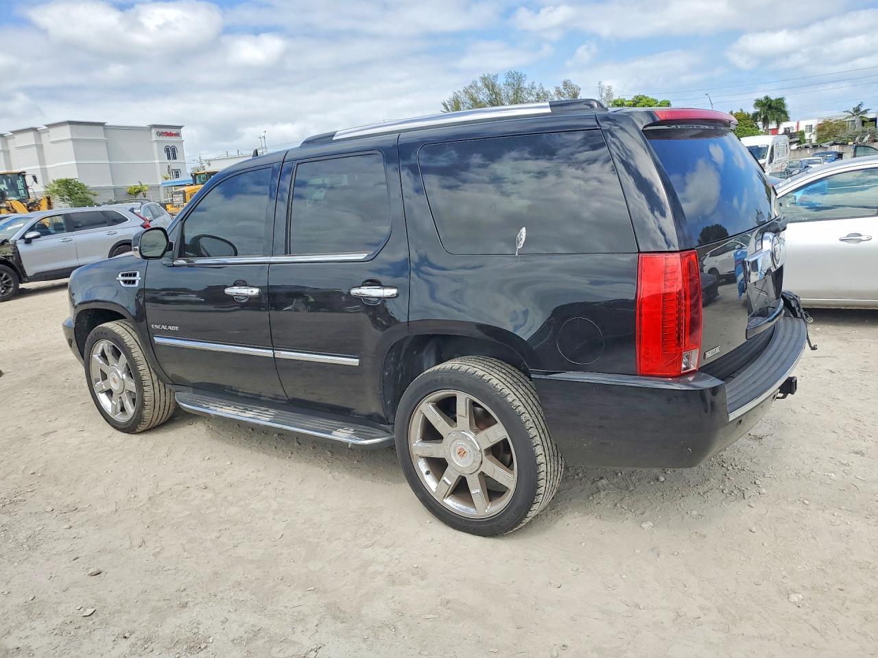 2012 Cadillac Escalade Luxury - Image 2