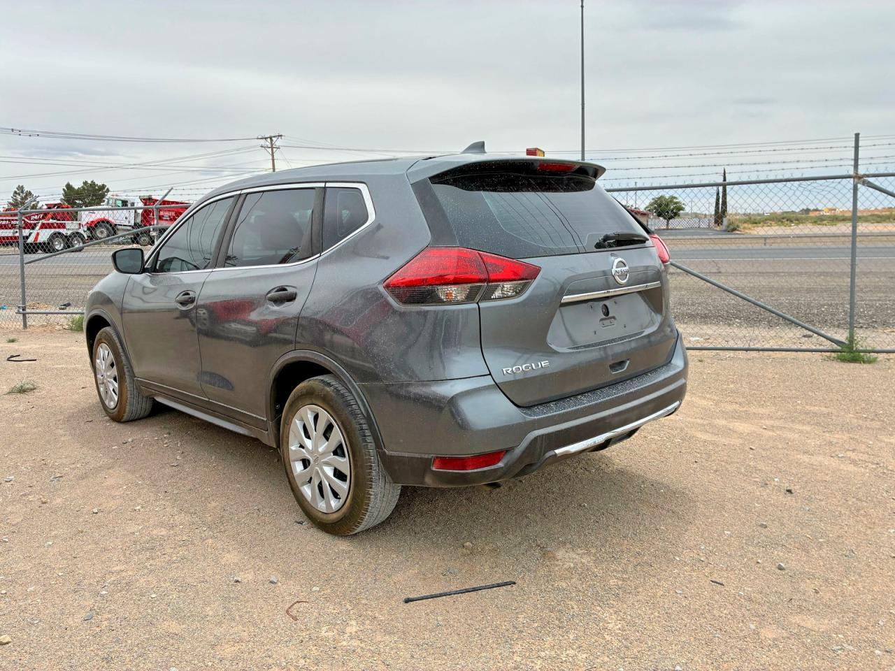 2017 Nissan Rogue S - Image 3