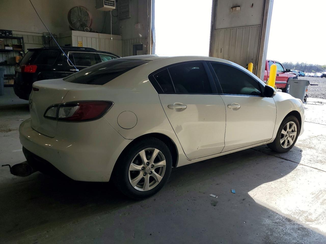 2010 Mazda 3 I - Image 3
