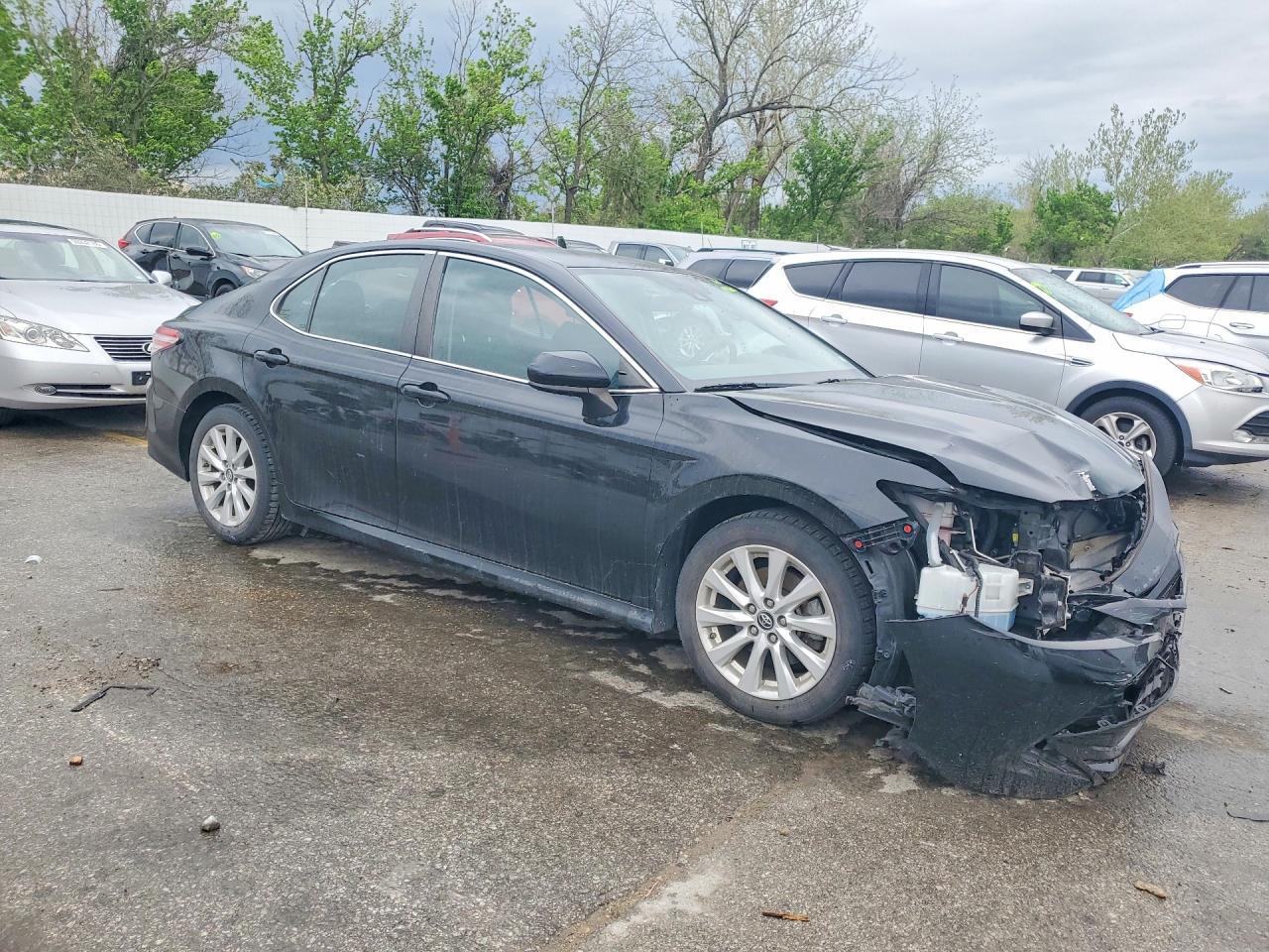 2019 Toyota Camry Le - Фото 4