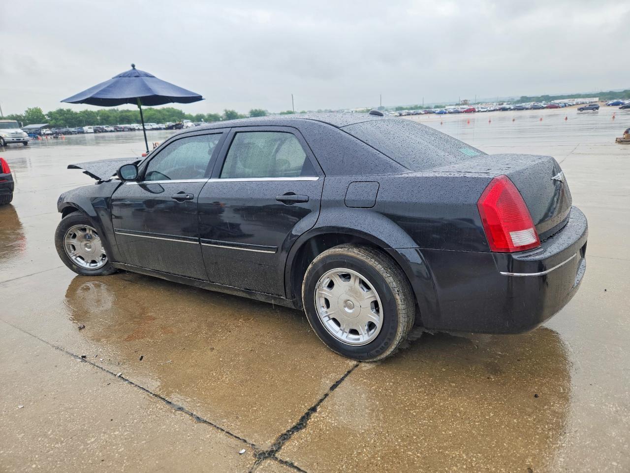 2005 Chrysler 300 Touring - Image 2