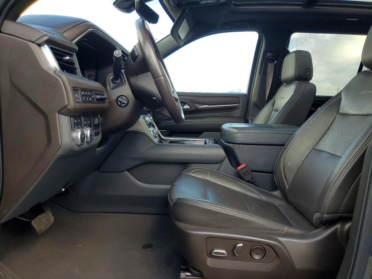 2022 GMC Yukon Denali - Image 7