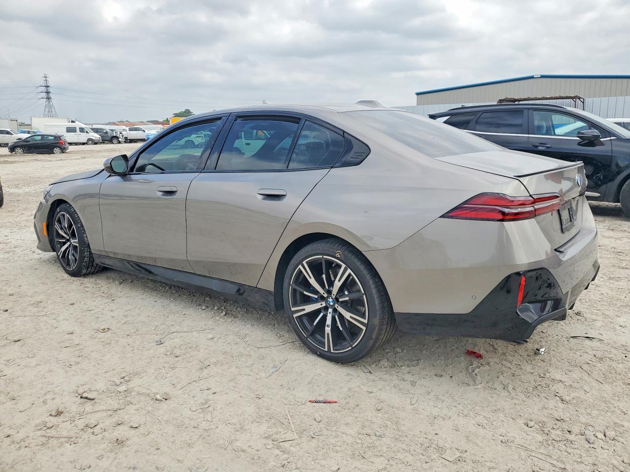 2026 BMW 530 I - Фото 2
