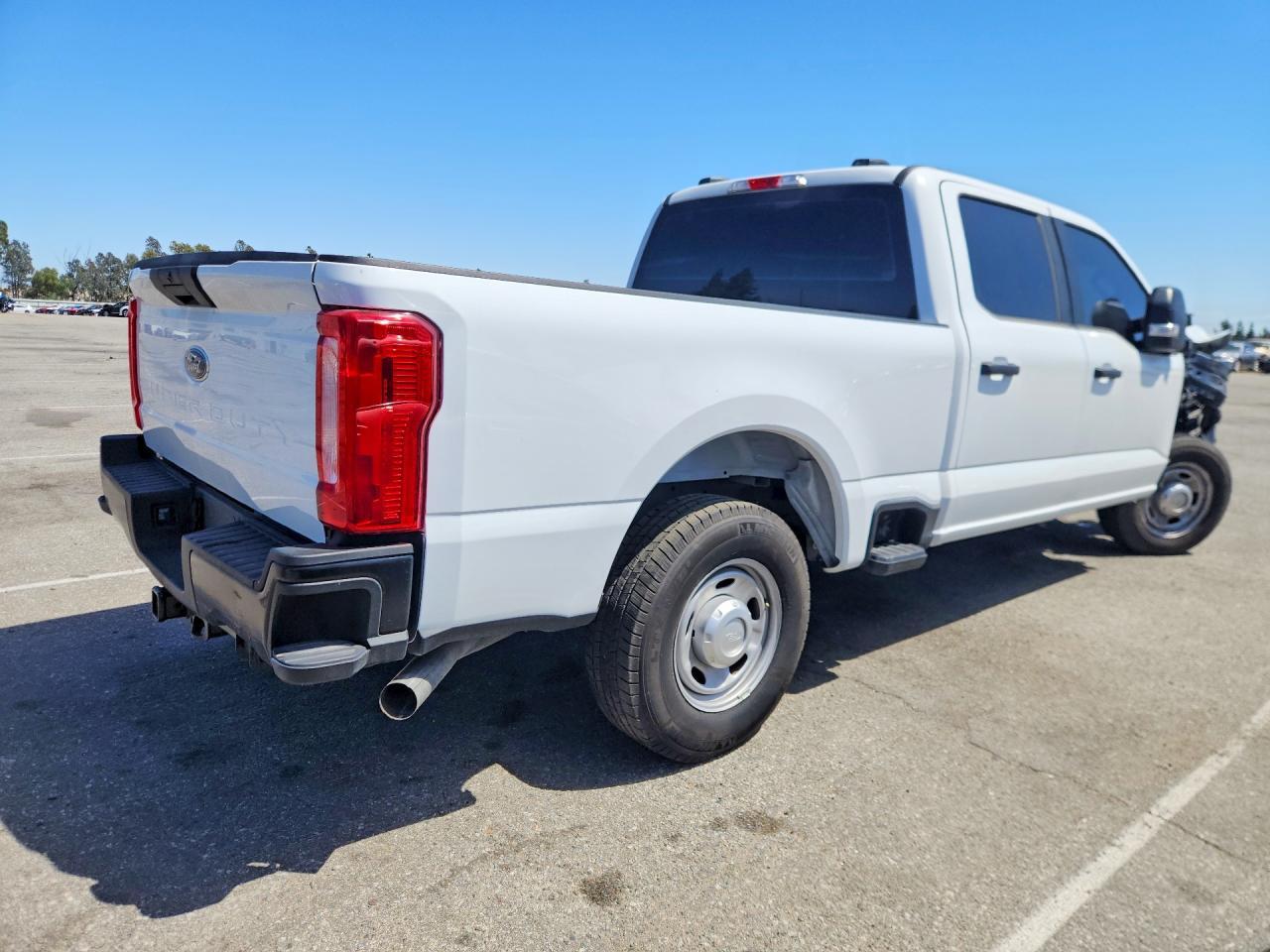 2024 Ford F250 Super Duty - Image 3