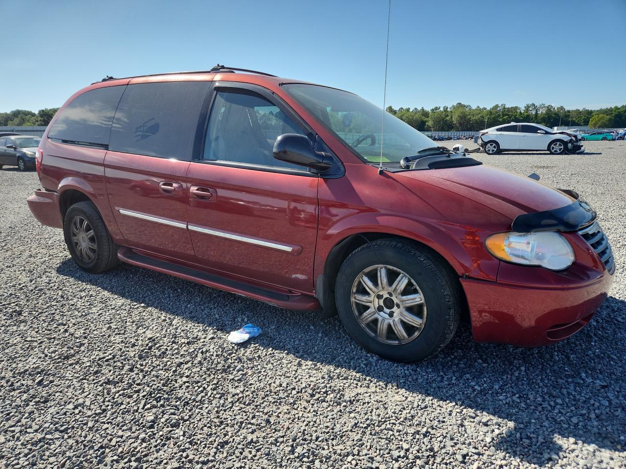 2005 Chrysler Town & Country Touring - Фото 4