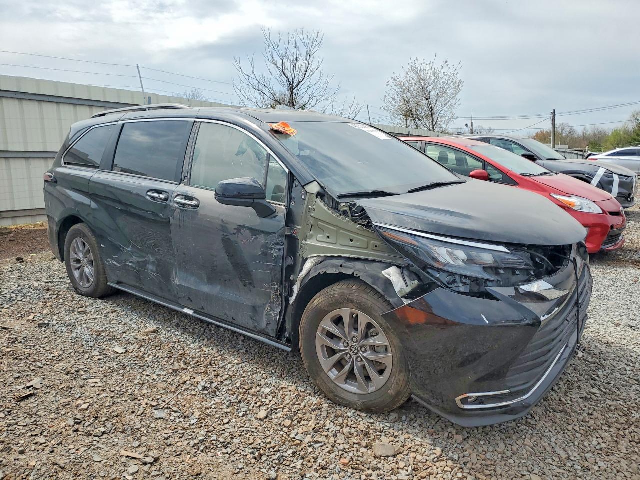2021 Toyota Sienna Xle - Фото 4