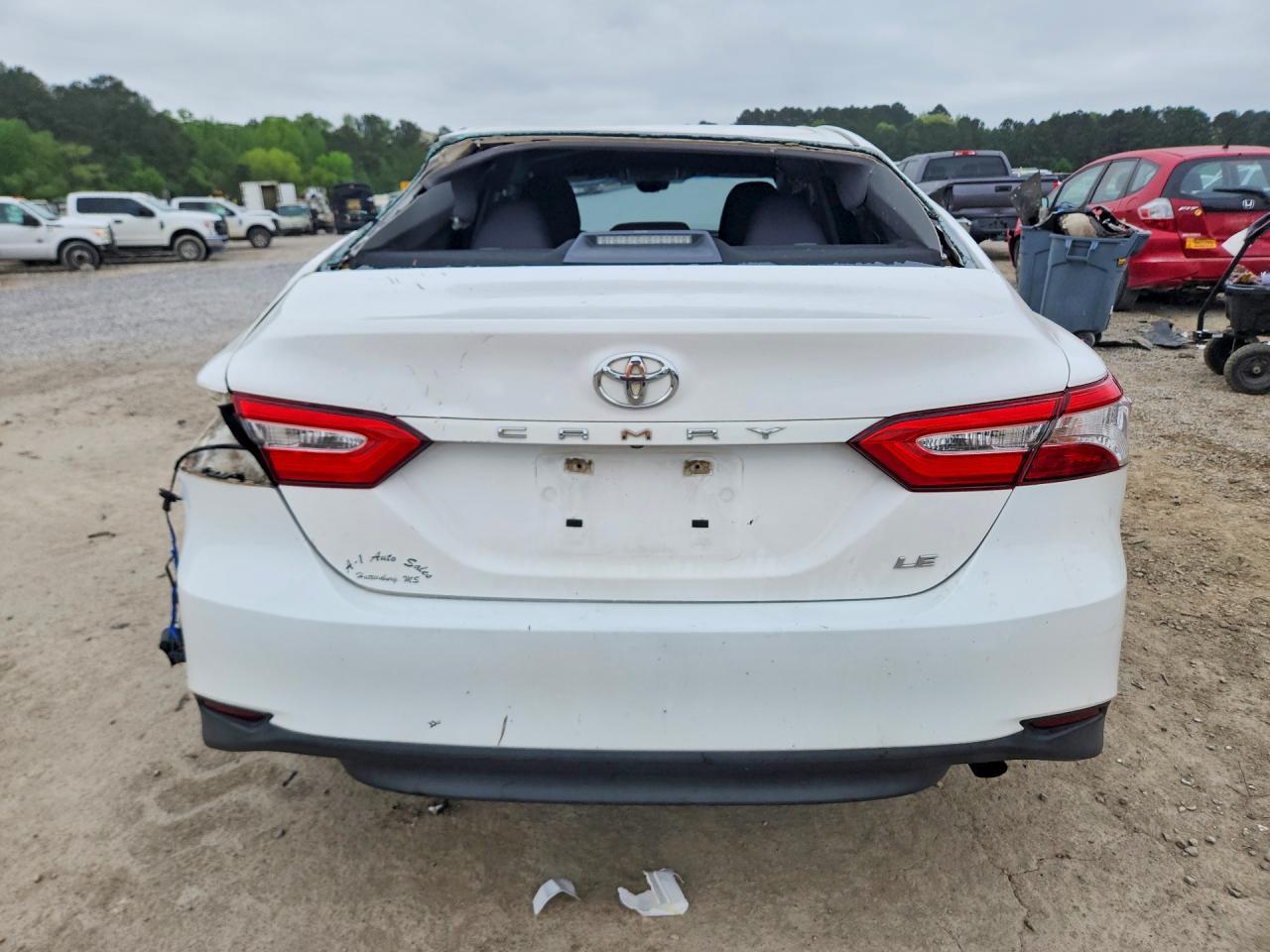 2018 Toyota Camry Le - Фото 6