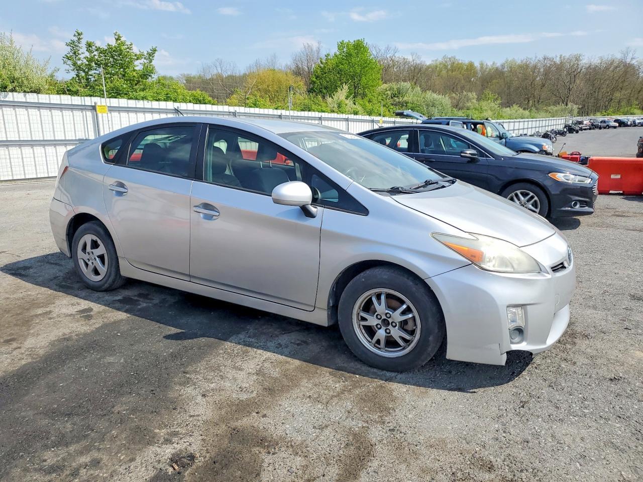 2011 Toyota Prius Two - Фото 4