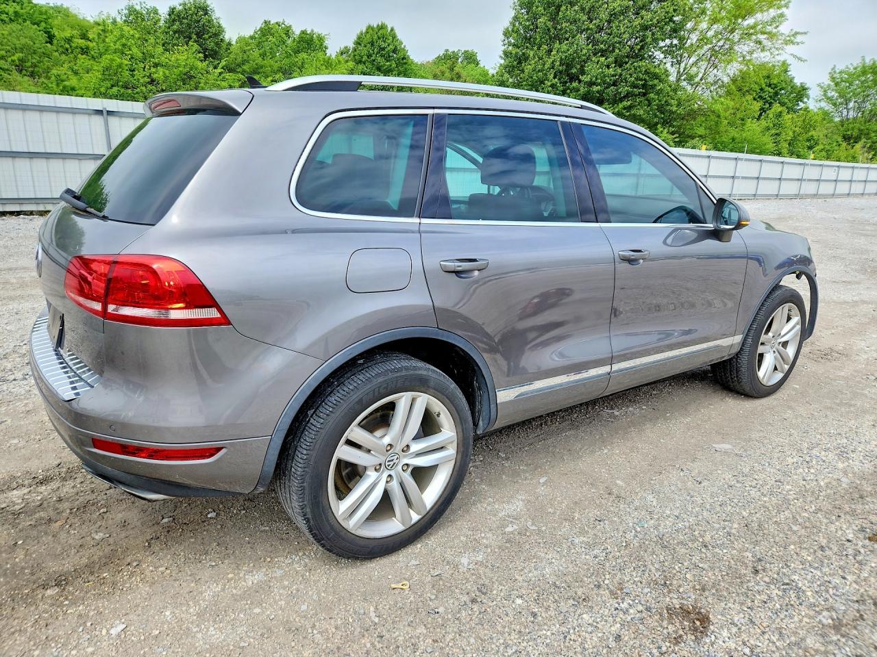 2011 Volkswagen Touareg - Фото 3