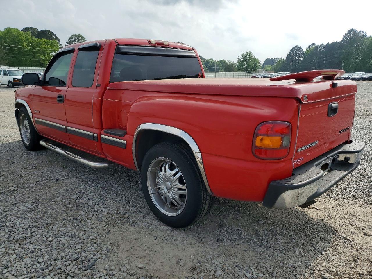 2002 Chevrolet Silverado C1500 - Image 2