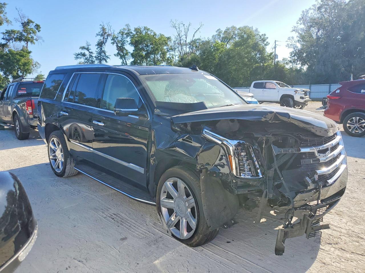 2017 Cadillac Escalade Luxury - Image 4