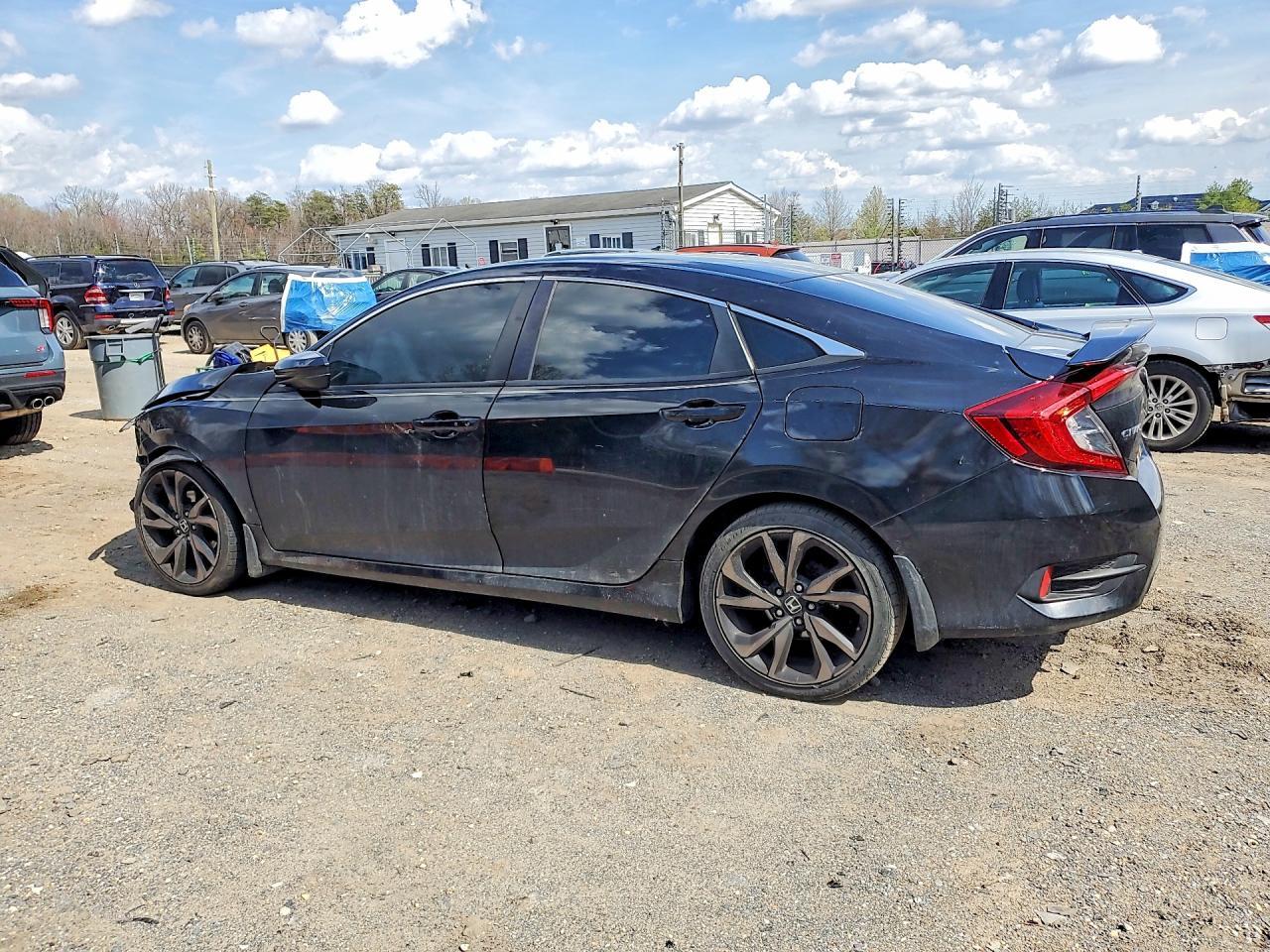 2019 Honda Civic Sport - Фото 2