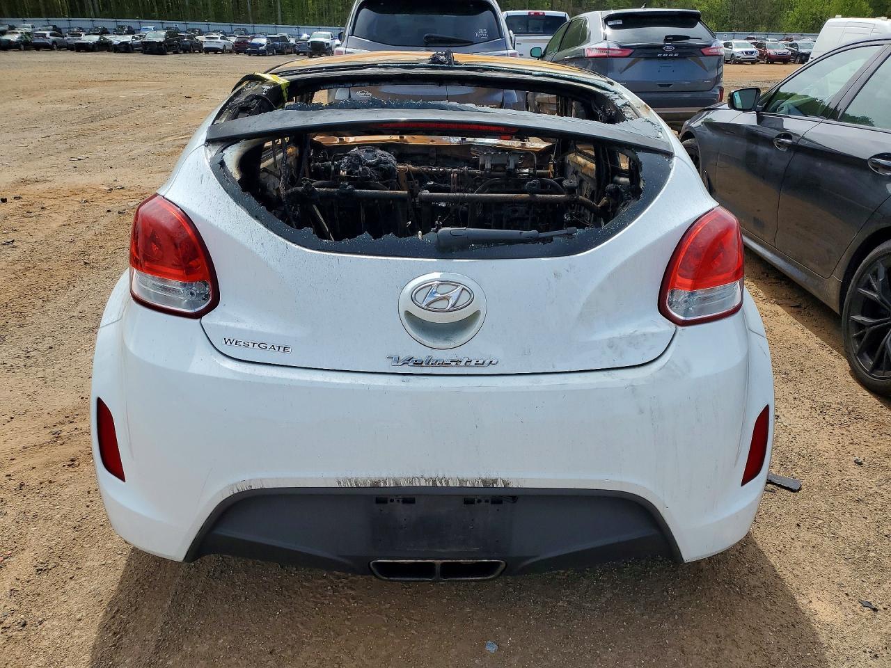 2013 Hyundai Veloster Base - Фото 6