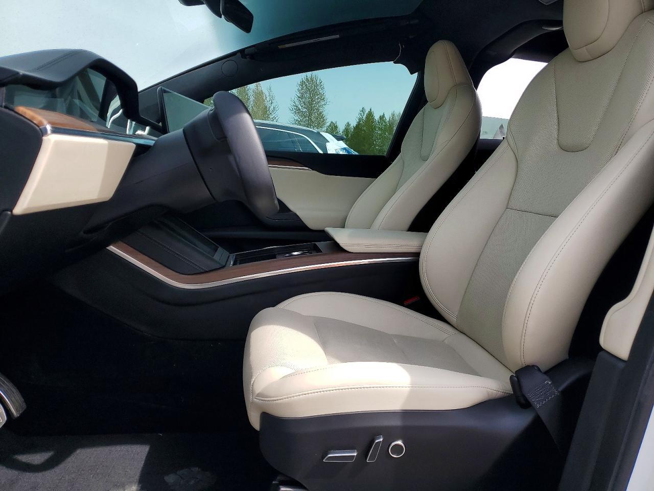 2023 Tesla Model X - Image 7