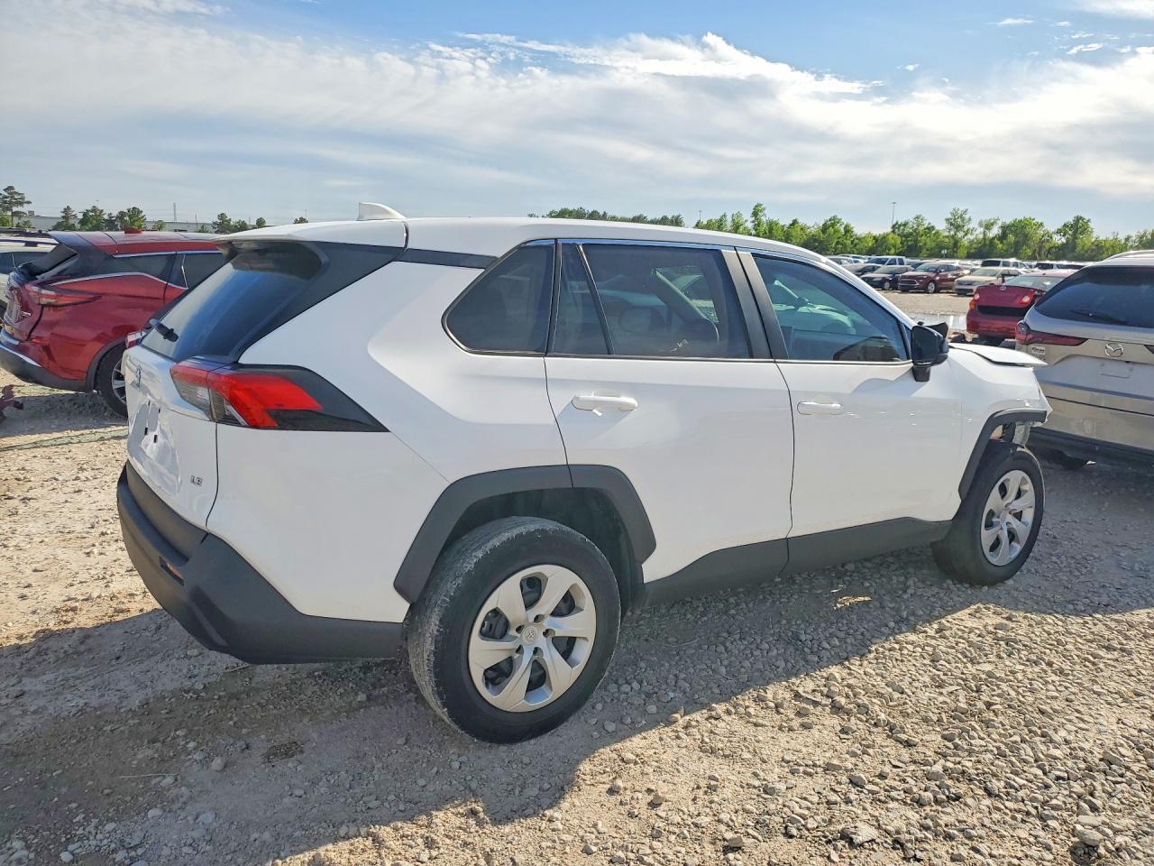 2025 Toyota Rav4 Le - Фото 3