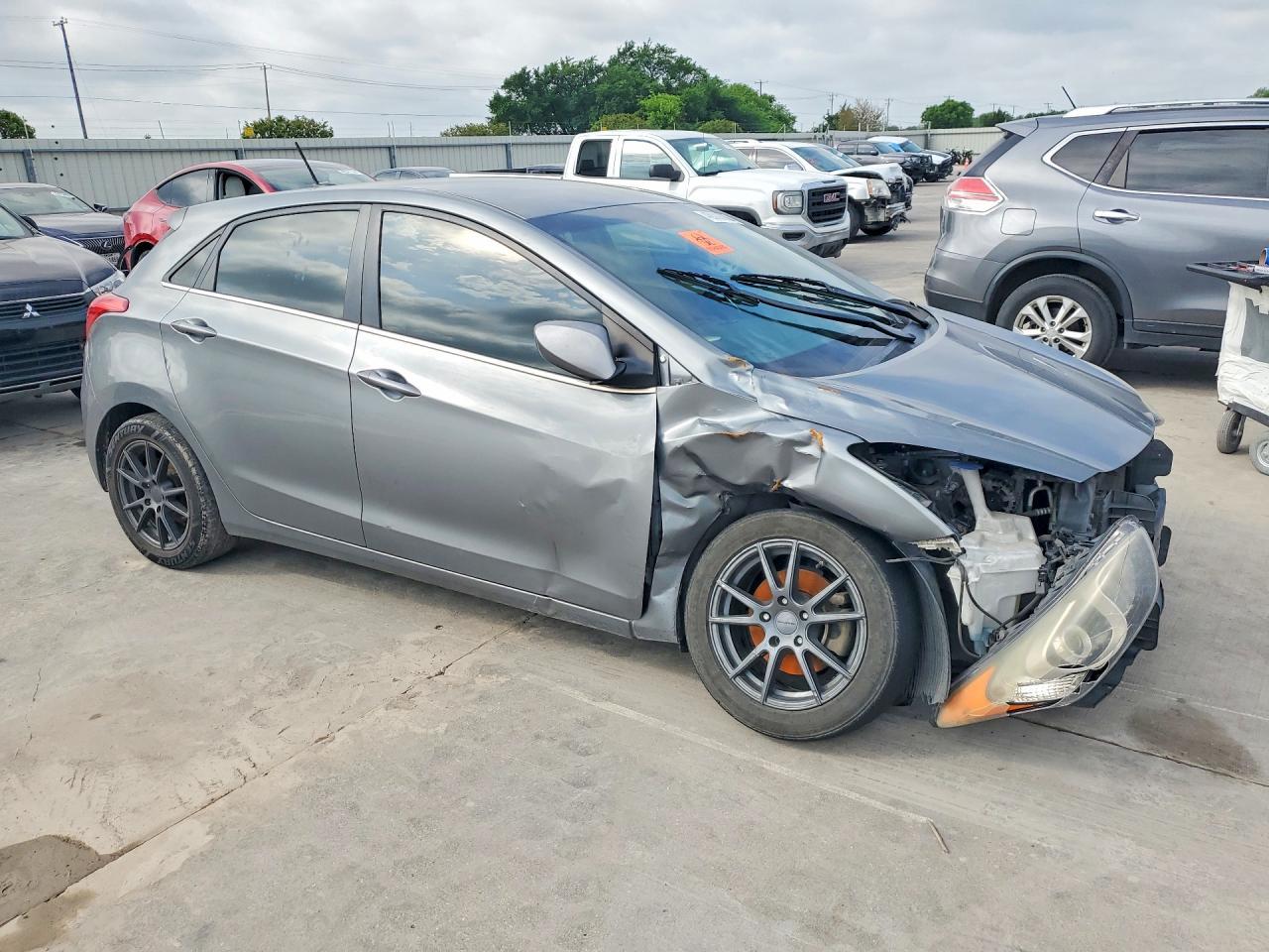 2016 Hyundai Elantra Gt Base - Image 4