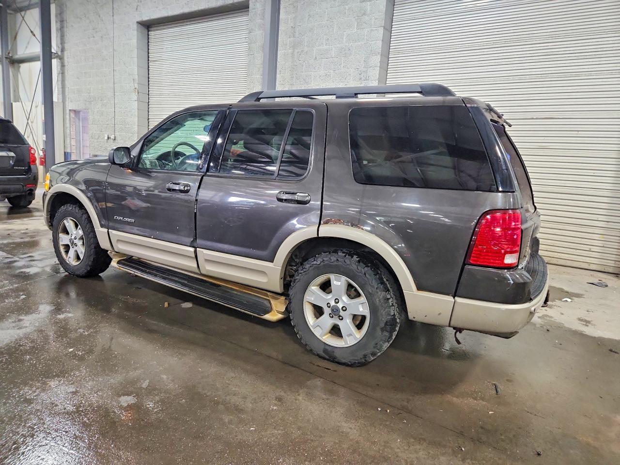 2005 Ford Explorer Eddie Bauer - Фото 2