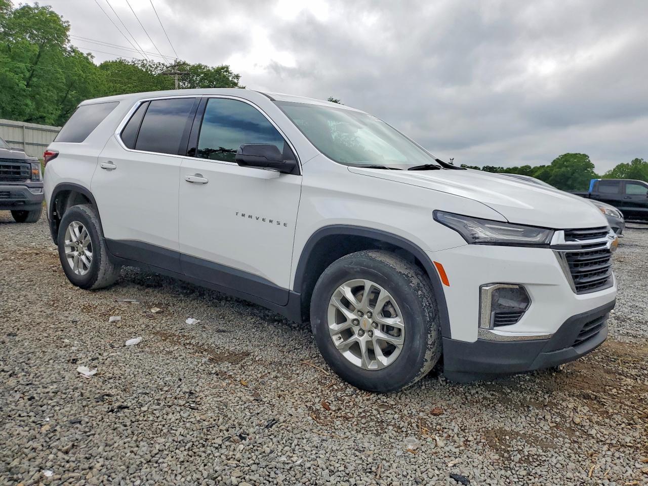 2023 Chevrolet Traverse Ls - Image 4