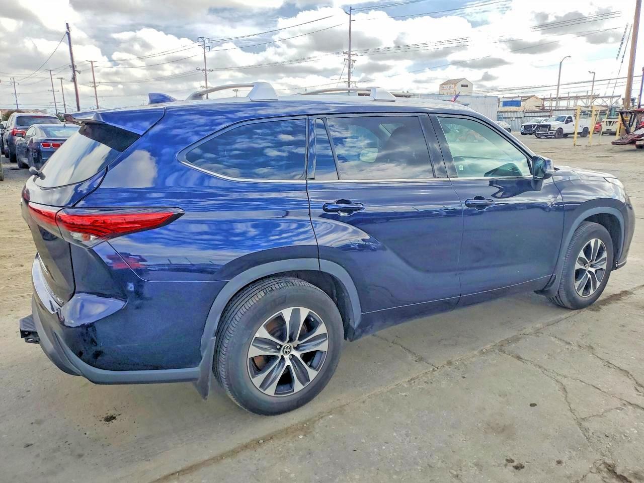 2022 Toyota Highlander Sport - Фото 3
