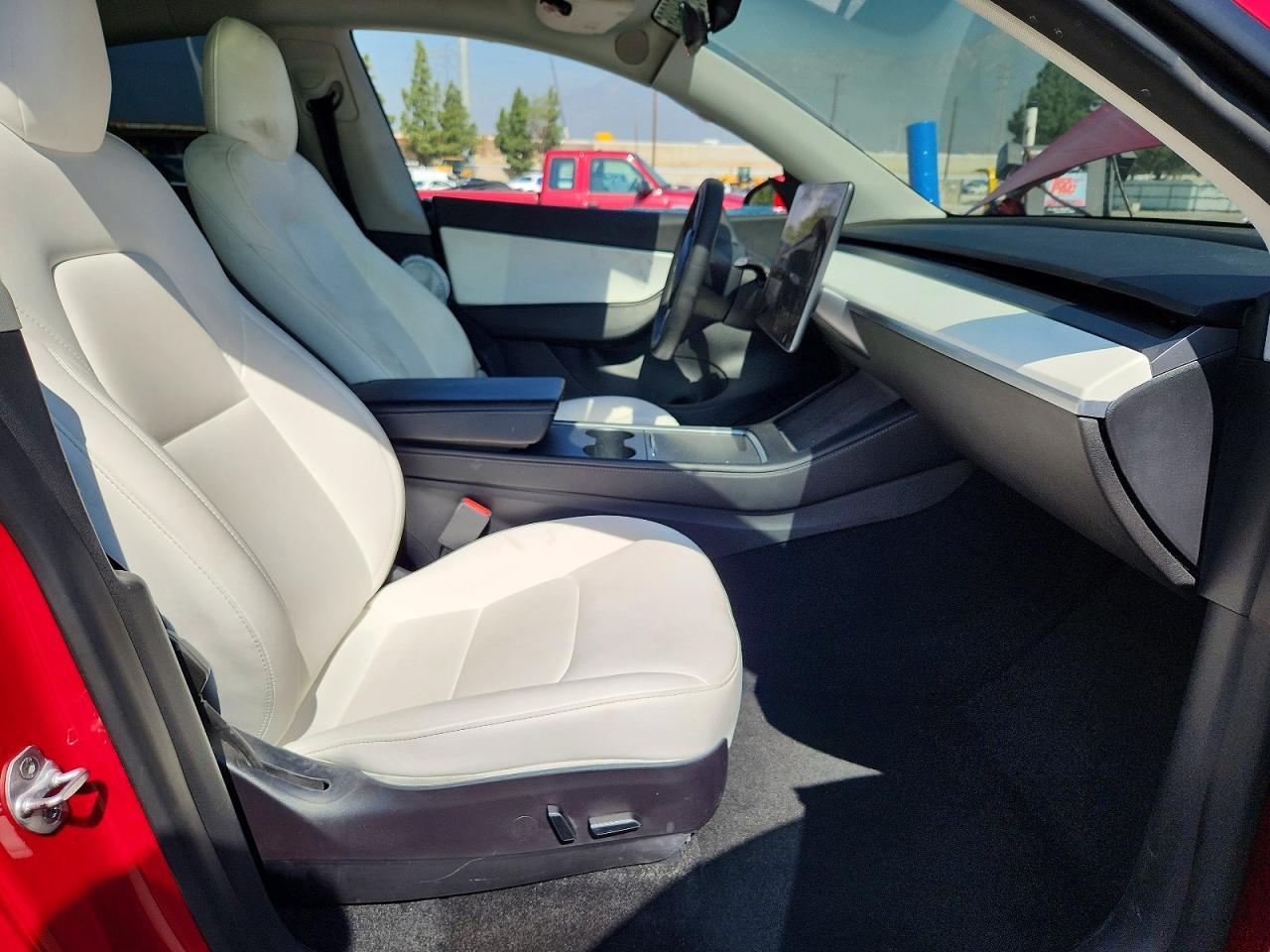 2022 Tesla Model Y - Image 7