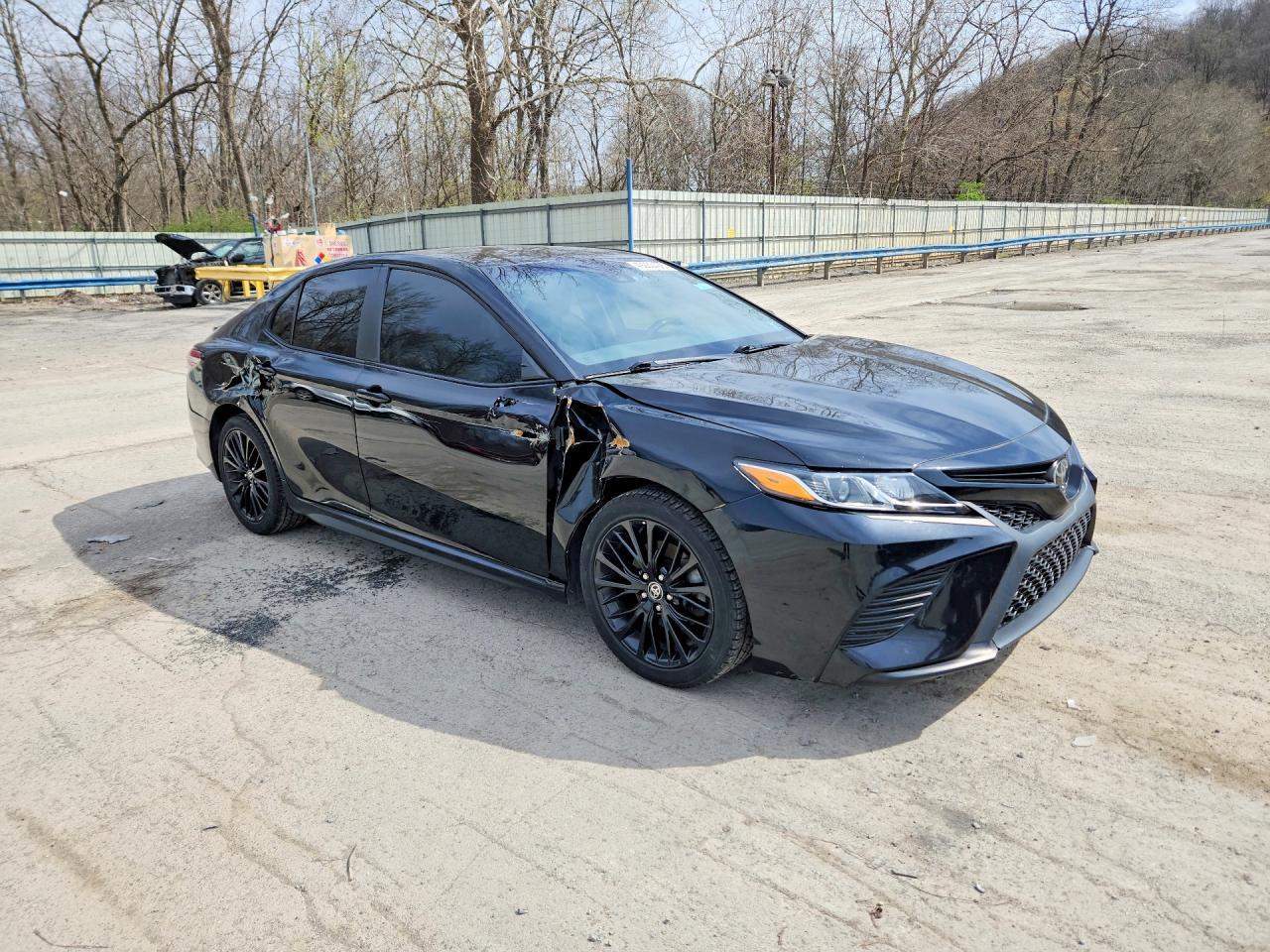 2020 Toyota Camry Se Nightshade - Фото 4