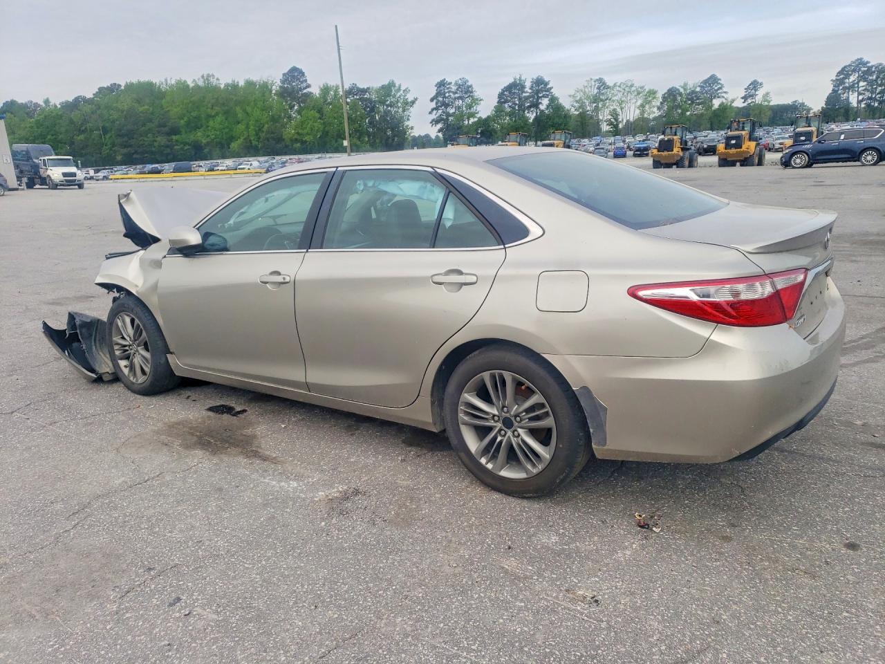 2016 Toyota Camry Se - Фото 2