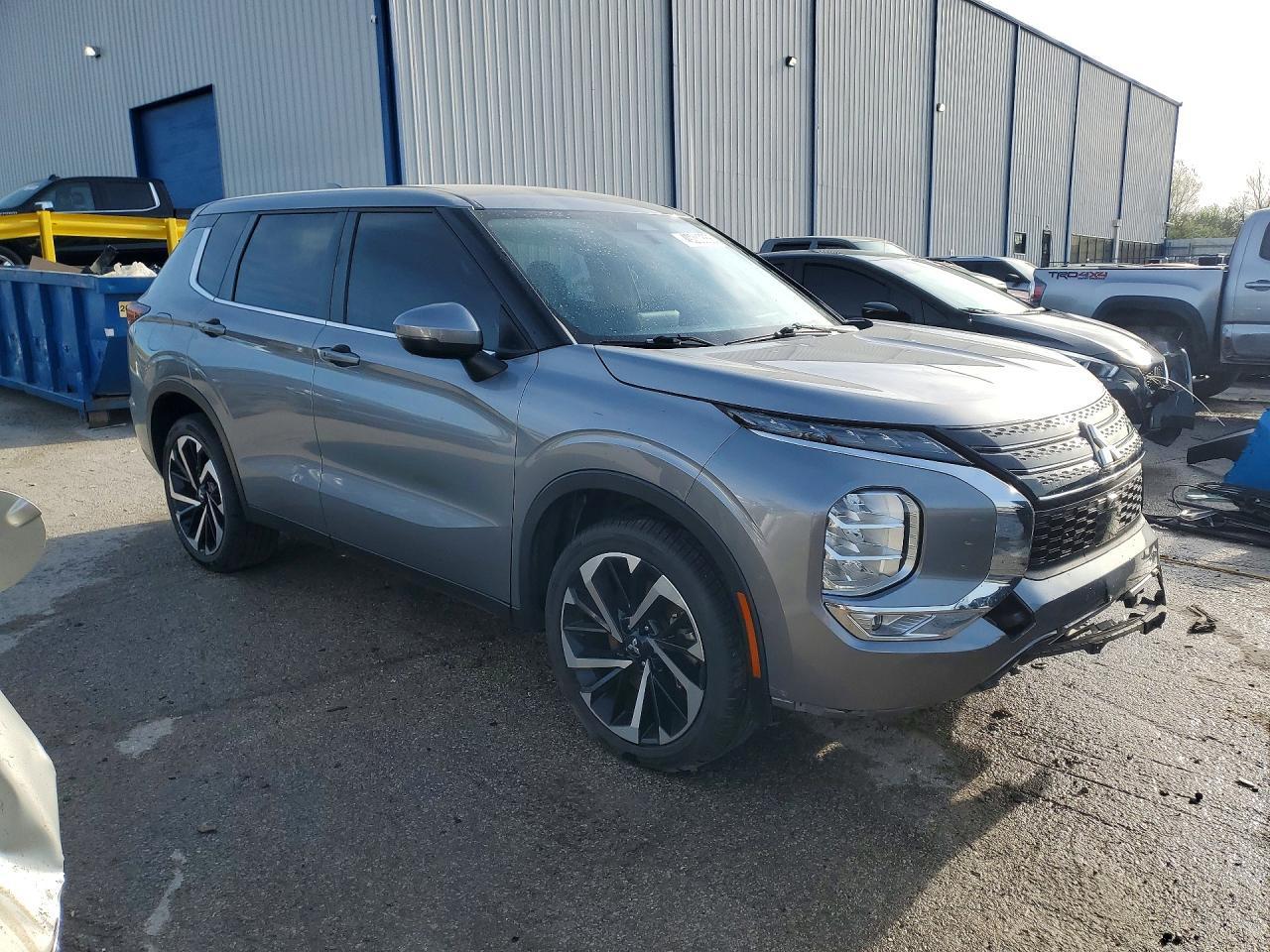 2023 Mitsubishi Outlander Se - Фото 4