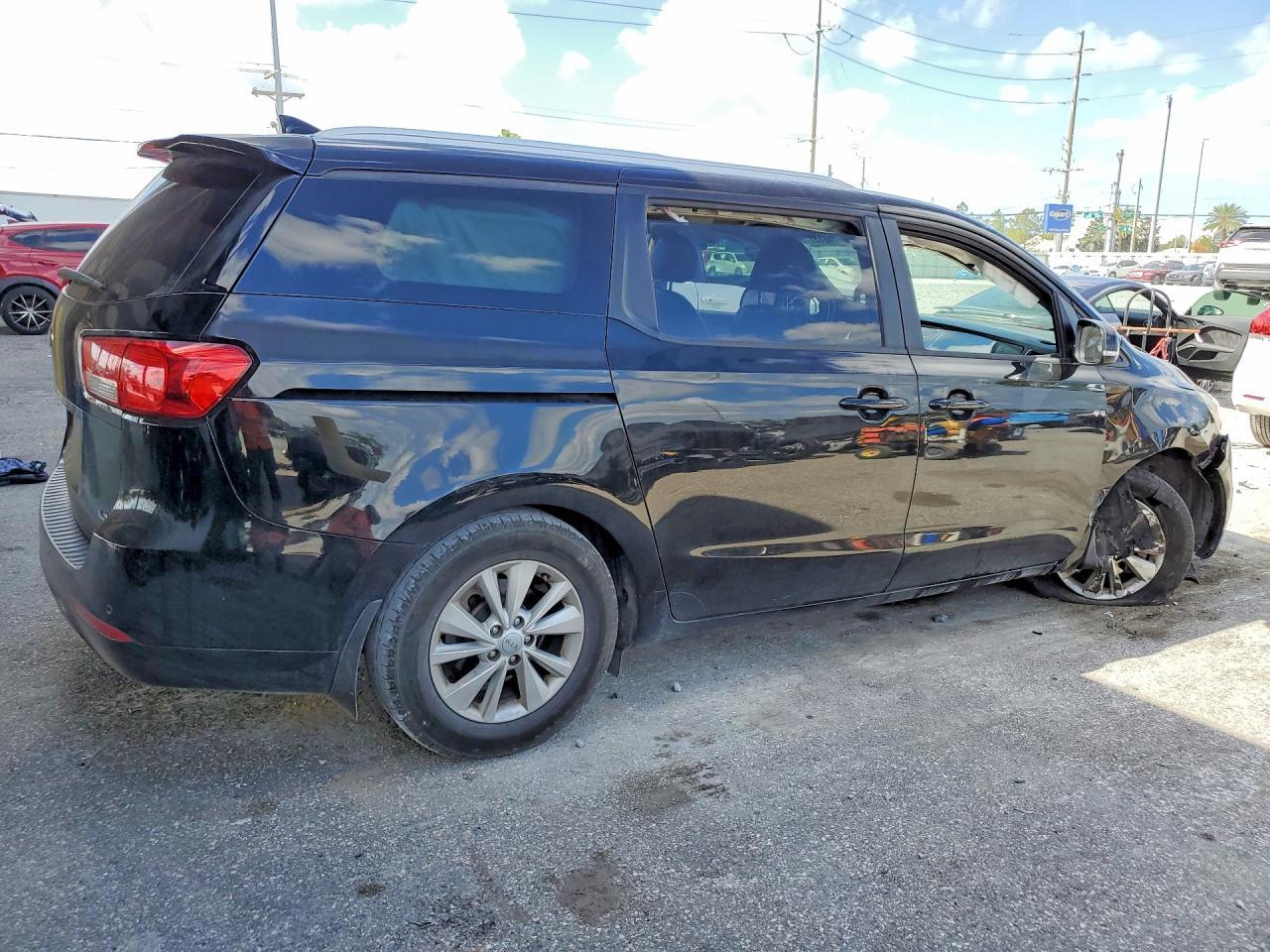 2017 Kia Sedona Lx - Фото 3