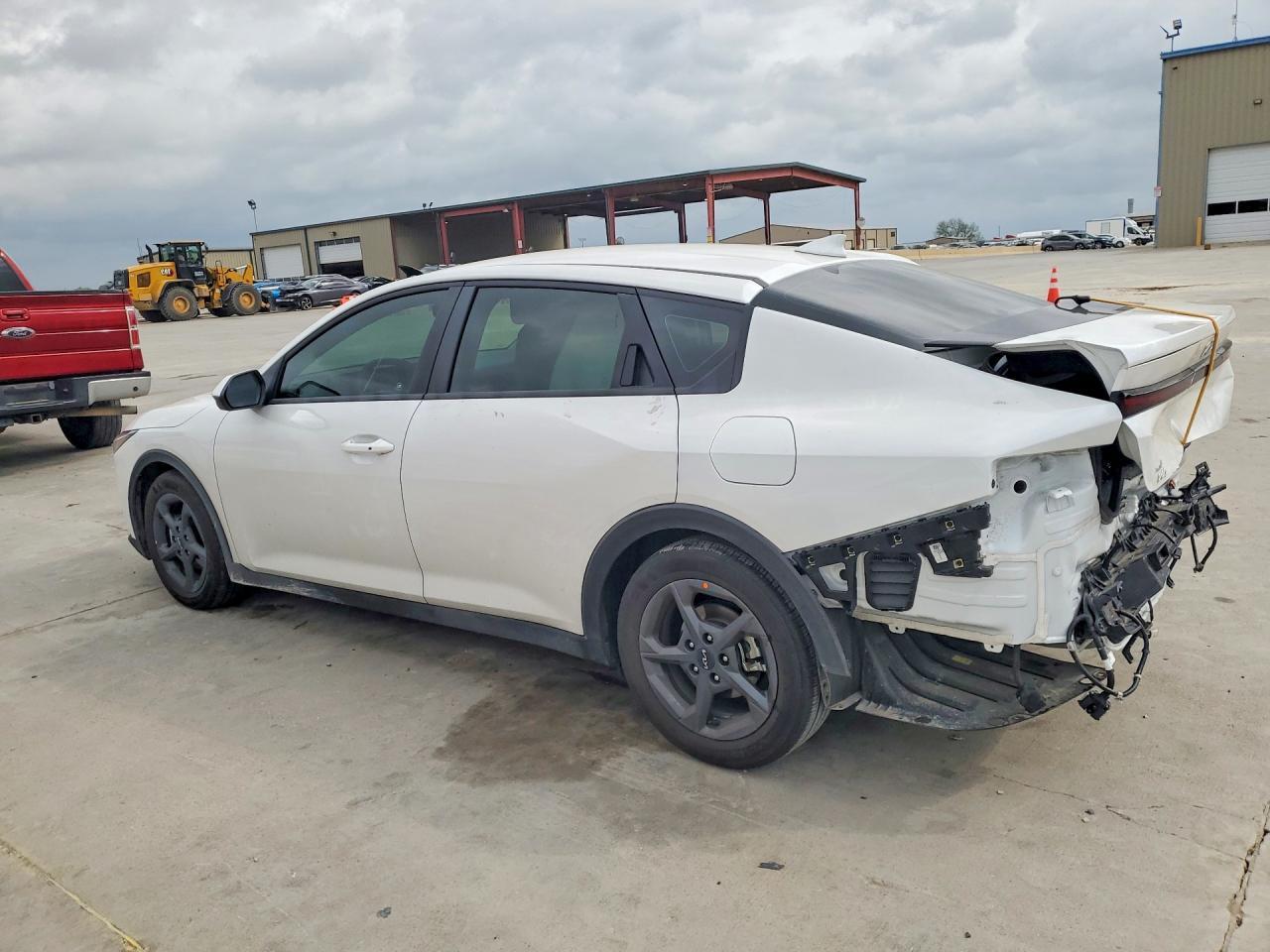 2025 Kia K4 Lxs - Image 2