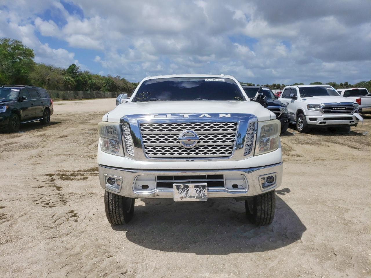 2017 Nissan Titan Sv - Image 5