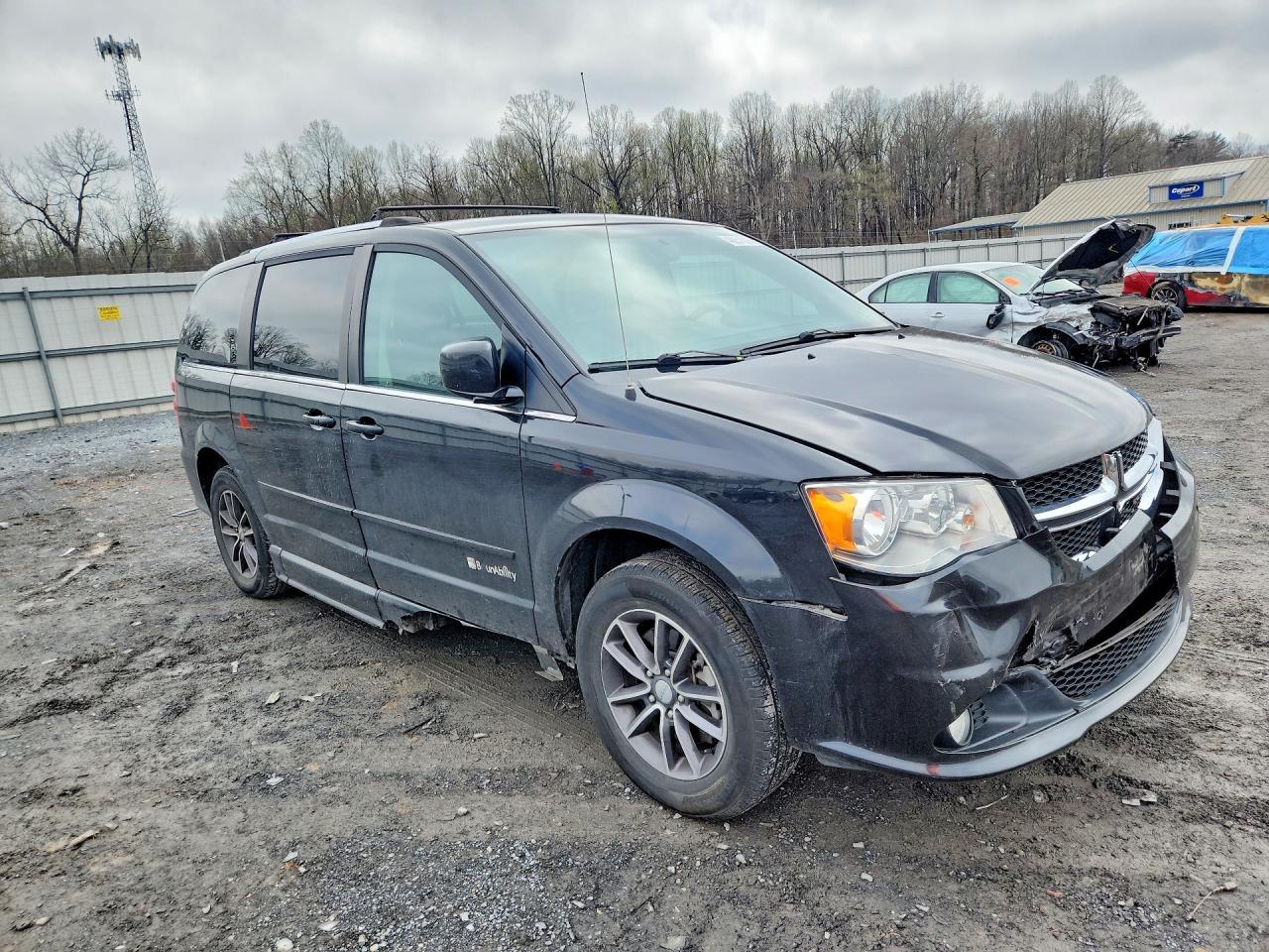 2017 Dodge Grand Caravan Sxt - Image 4