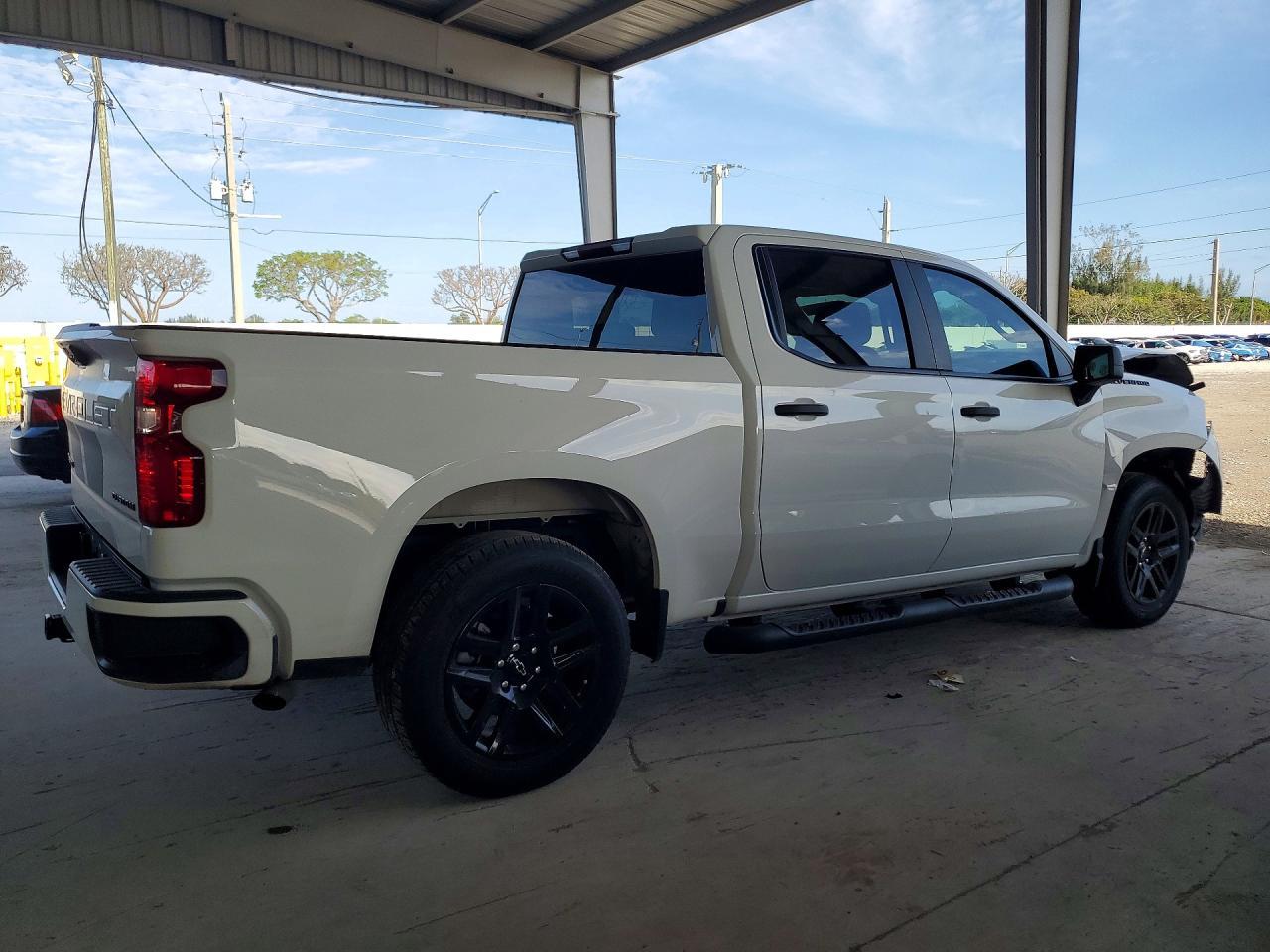 2023 Chevrolet Silverado C1500 Custom - Фото 3