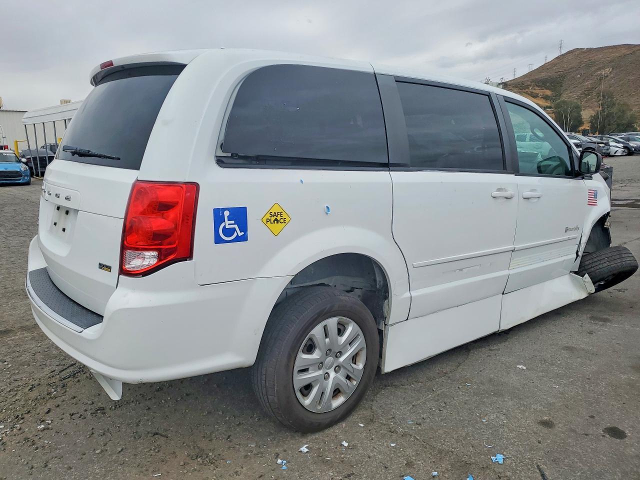 2017 Dodge Grand Caravan Se - Image 3