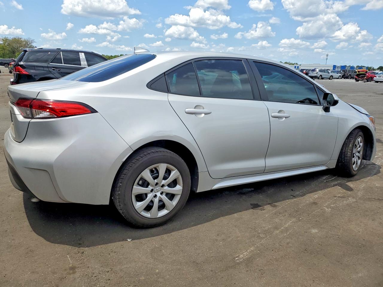 2025 Toyota Corolla Le - Фото 3