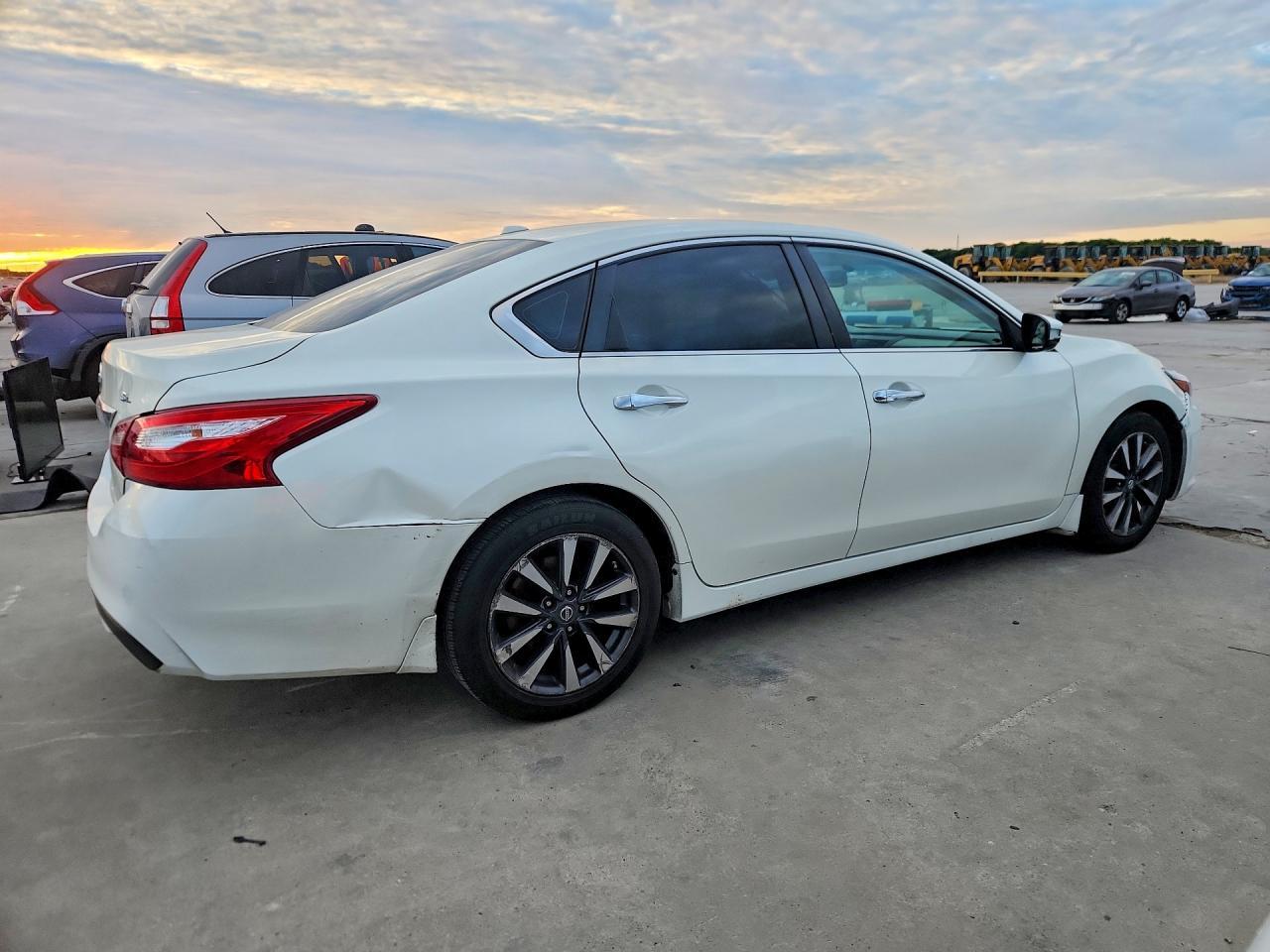 2017 Nissan Altima 2.5 Sl - Image 3