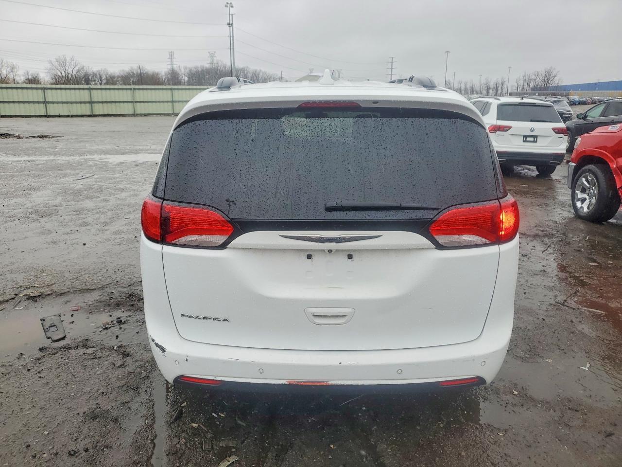 2017 Chrysler Pacifica Touring L - Фото 6
