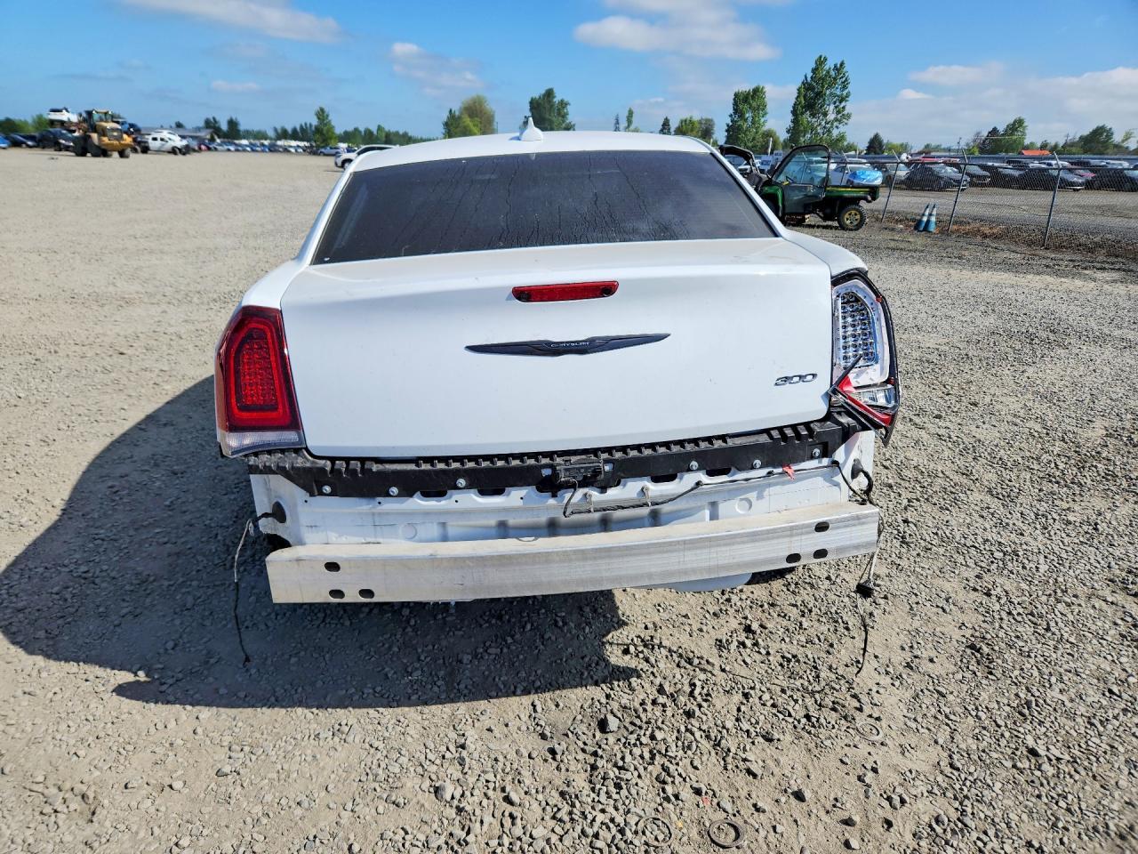 2022 Chrysler 300 Touring L - Image 6