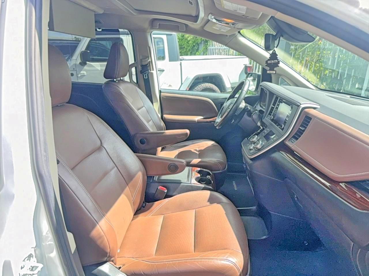 2020 Toyota Sienna Limited Premium 7-Passenger - Фото 5