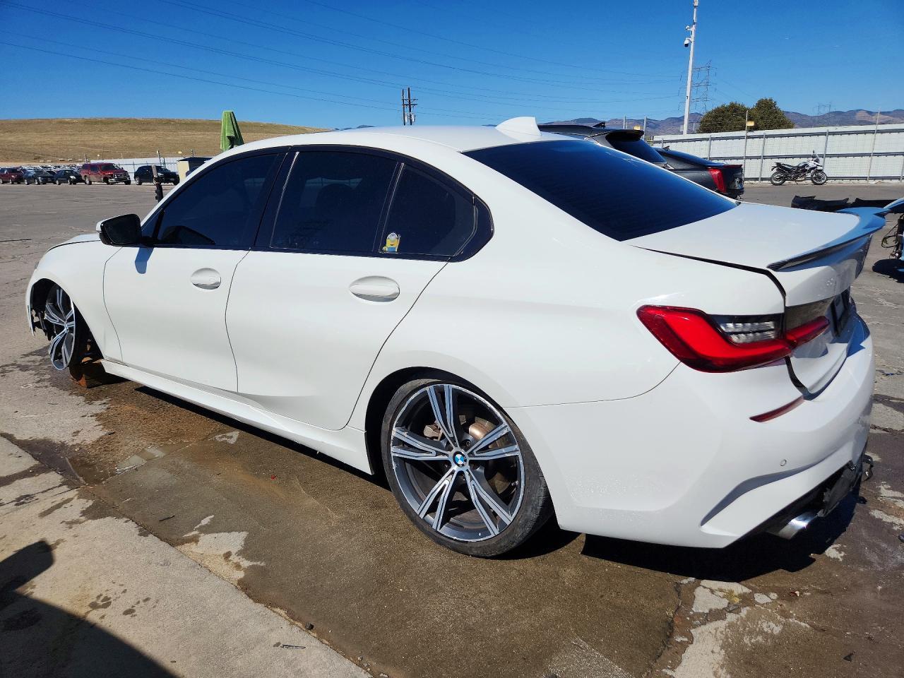2019 BMW 330I - Фото 2