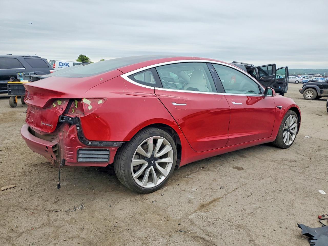 2018 Tesla Model 3 - Фото 3