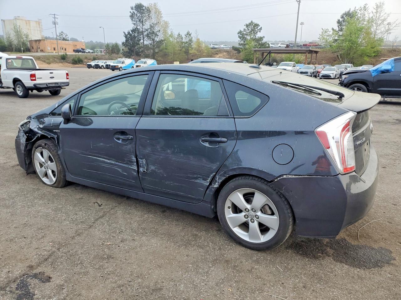 2015 Toyota Prius Five - Image 2