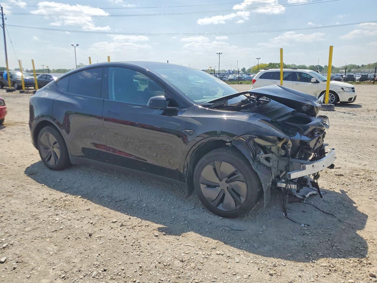 2026 Tesla Model Y - Фото 4