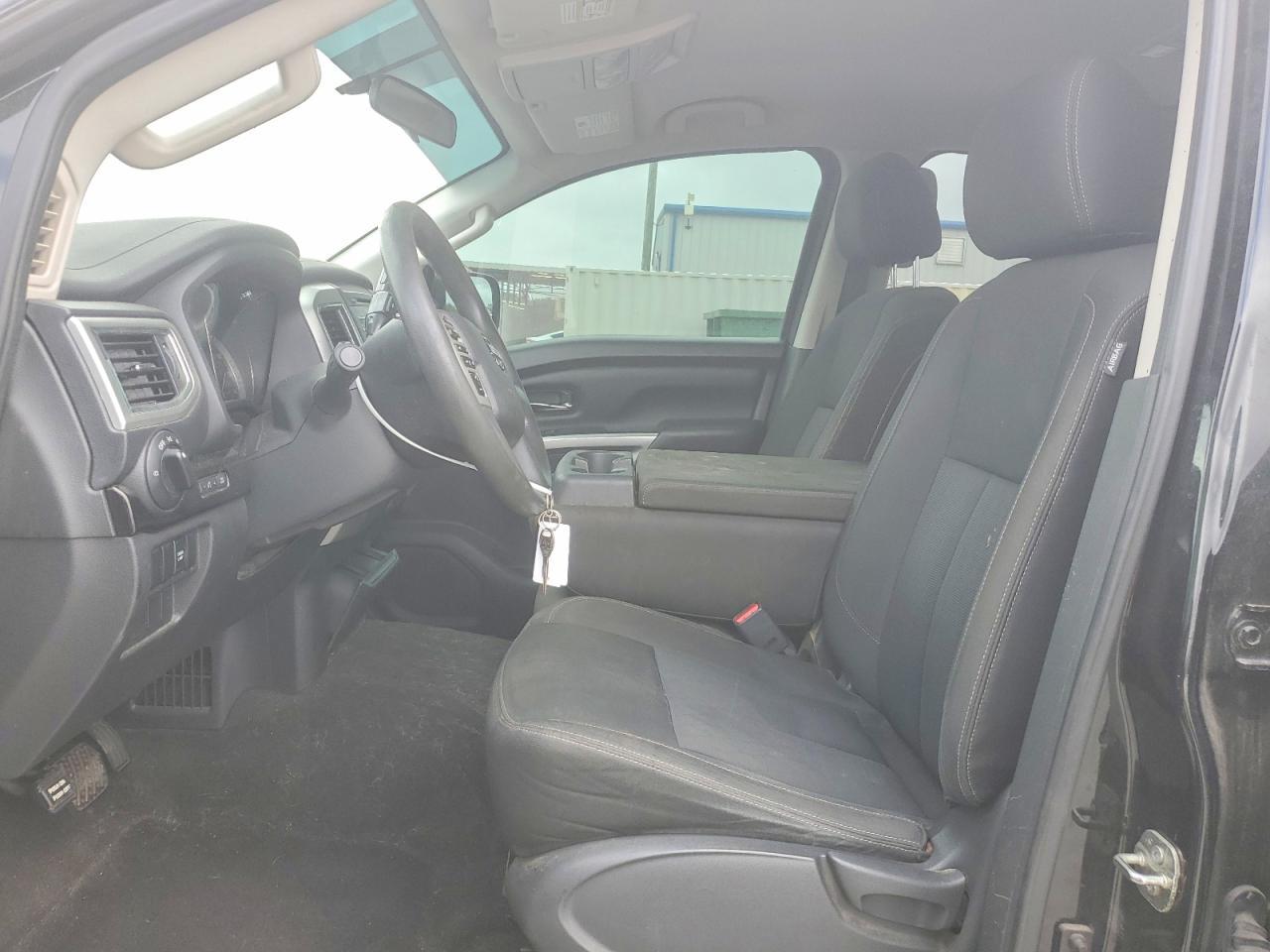 2017 Nissan Titan S - Фото 7