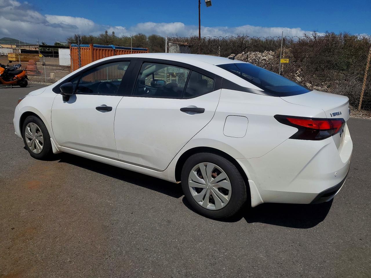 2022 Nissan Versa S - Фото 2