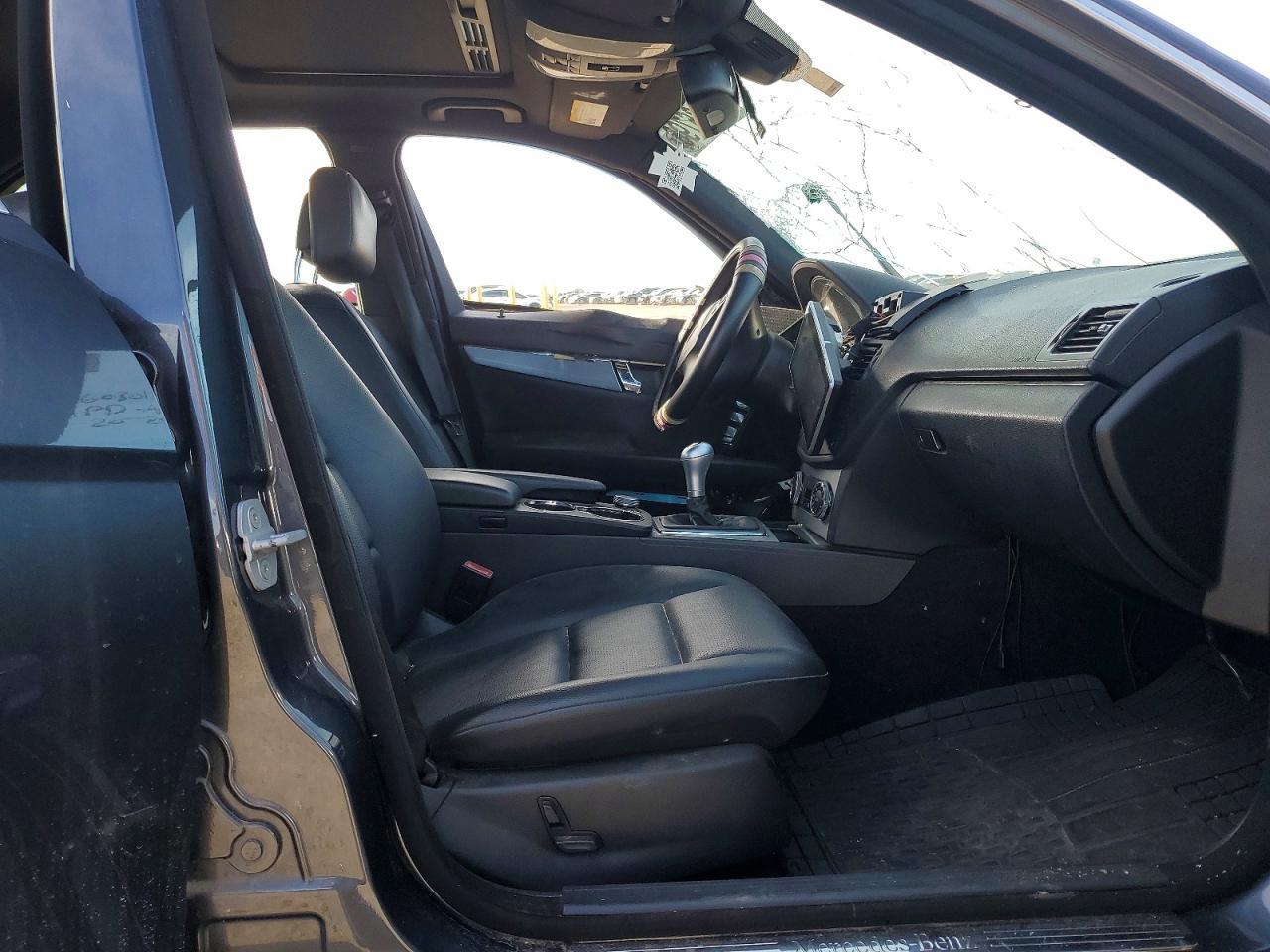 2010 Mercedes-Benz C 300 - Фото 7