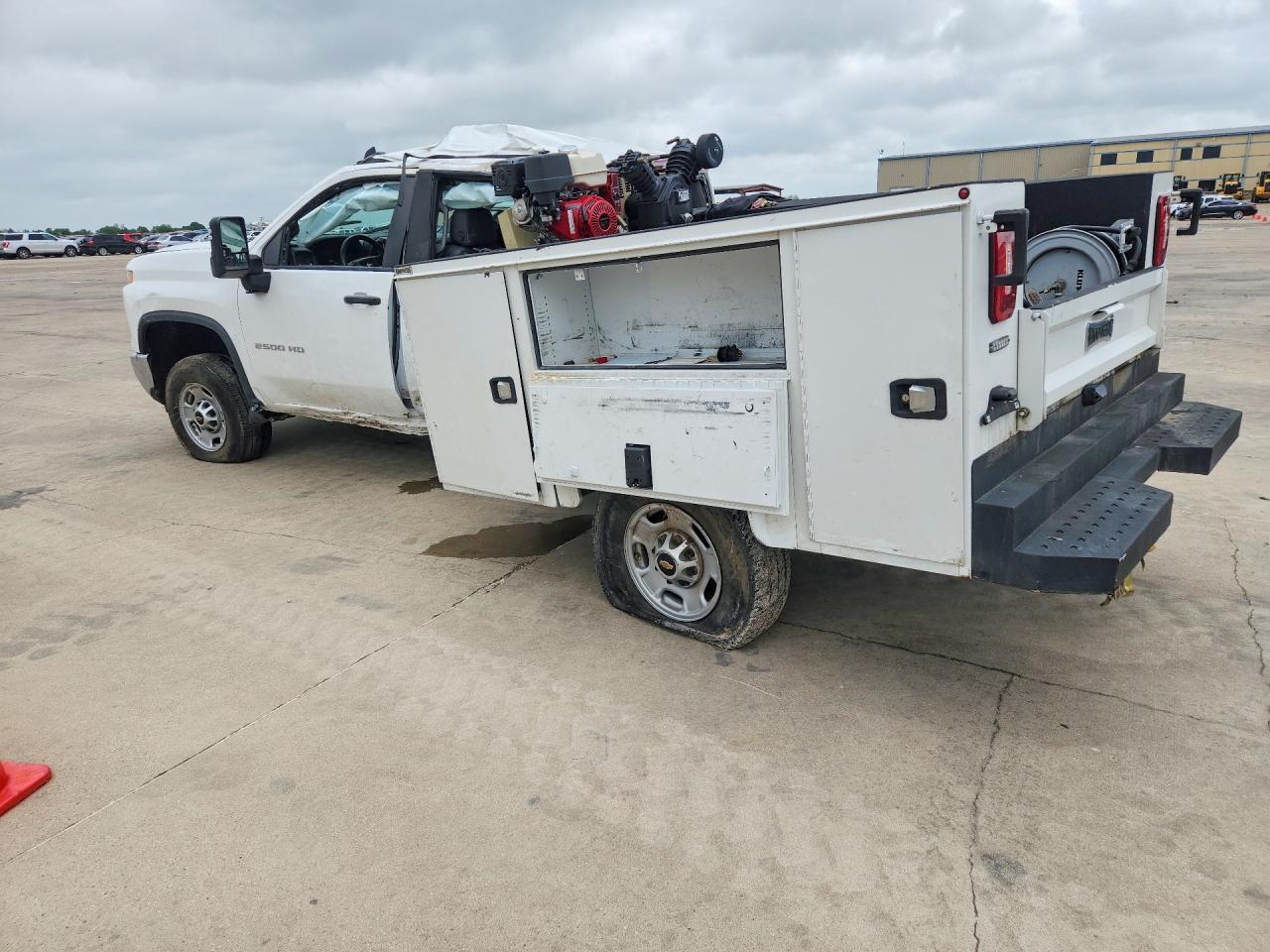 2024 Chevrolet Silverado C2500 Heavy Duty - Фото 2