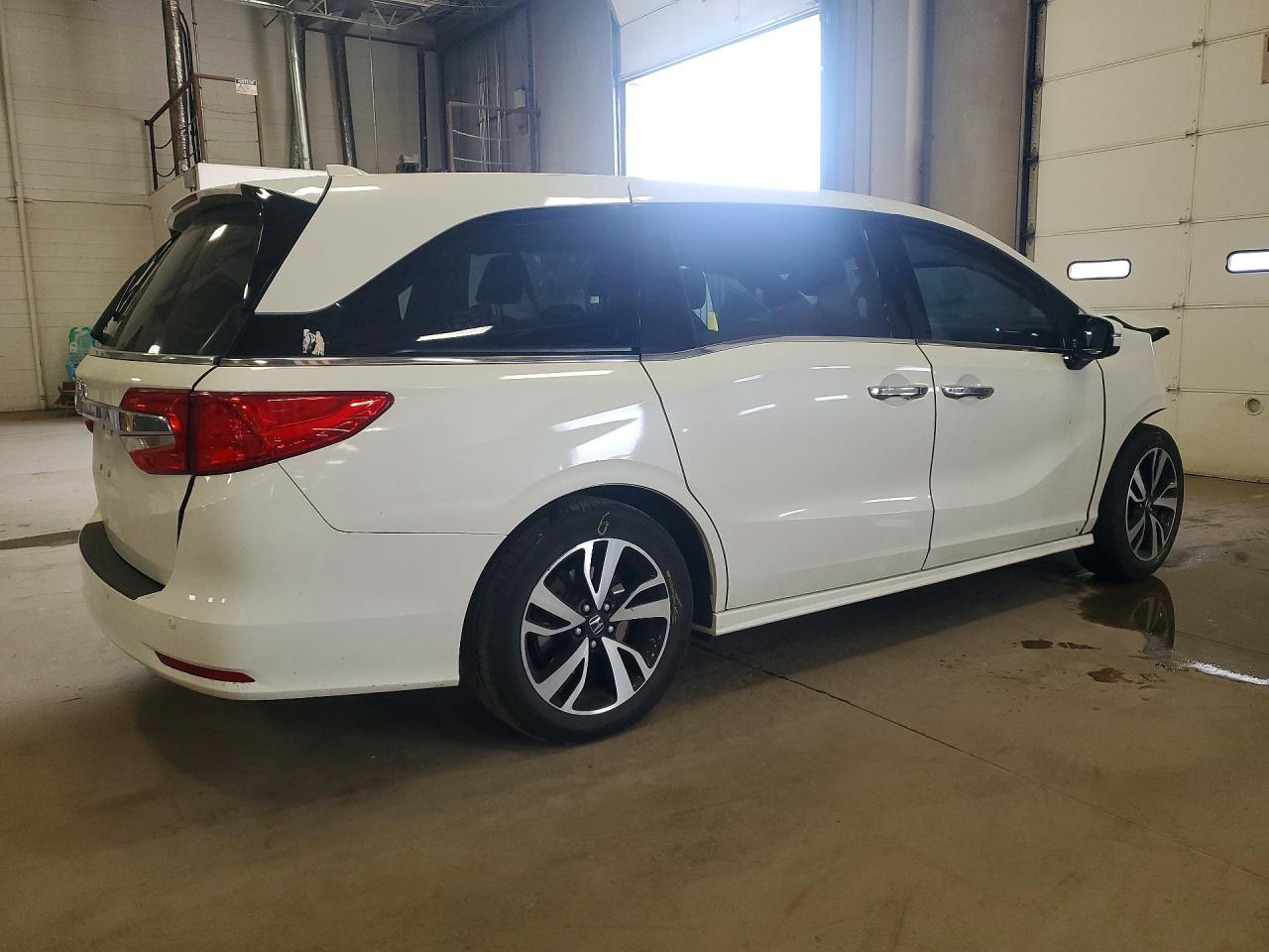 2018 Honda Odyssey Elite - Фото 3