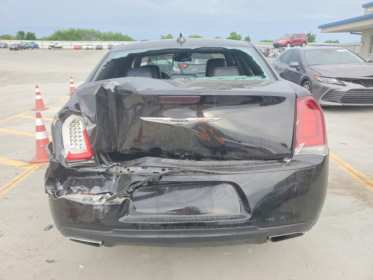 2017 Chrysler 300 S - Image 6