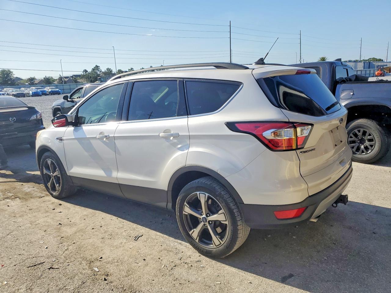 2018 Ford Escape Sel - Image 2